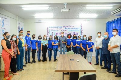 notícia: Estudantes e professores comemoram entrega de novos espaços da escola Maria do Carmo Viana