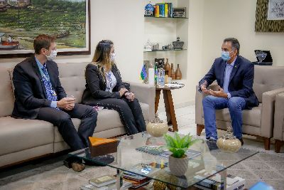 notícia: Waldez reforça parcerias com nova superintendente de rede da Caixa Econômica no Amapá