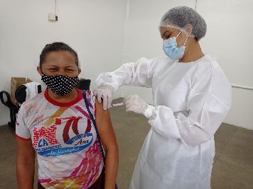 notícia: Covid-19: Amapá ultrapassa marca de 400 mil doses de vacinas aplicadas