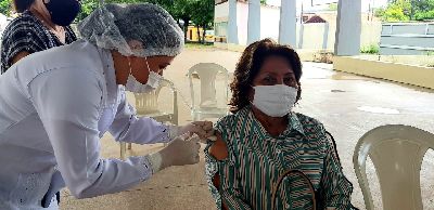 notícia: Em Macapá, idosos a partir de 75 anos estão sendo vacinados na quadra da Igreja Jesus de Nazaré