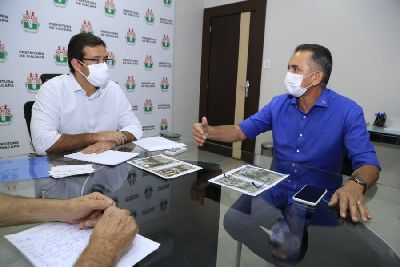 notícia: Governador Waldez trata com prefeito de Macapá da agenda de parcerias e investimentos na infraestrutura da capital