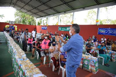 notícia: Governo alcança mais de 37 mil famílias com cestas do programa Comida em Casa