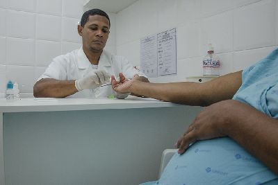 notícia: Em média, cinco casos de HIV são registrados por mês em grávidas atendidas pelo Hospital da mulher