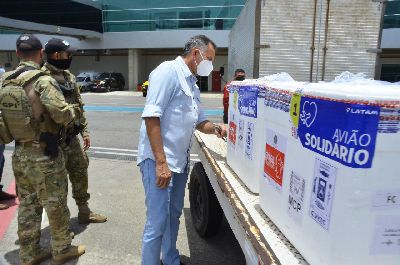 notícia: Governo do Amapá vai distribuir mais de 15 mil novas doses de vacinas contra covid-19 para os municípios