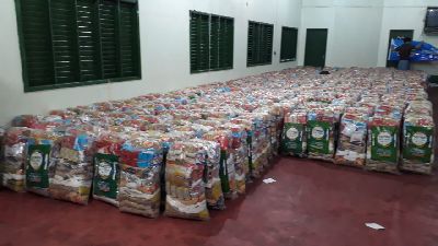 notícia: Ajuda humanitária: primeira balsa com cestas de alimentos enviadas pelo Governo do Amapá chega ao Vale do Jari 