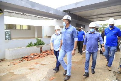 notícia: Governador Waldez vistoria obras de ampliação do Hospital Estadual de Santana 