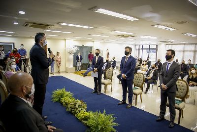 notícia: Governador do Estado empossa novos procuradores do Amapá