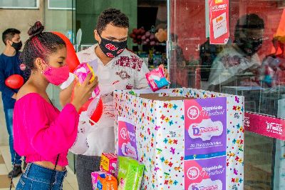 notícia: Dignidade menstrual: Bolsistas do Amapá Jovem mobilizam campanha para arrecadar absorventes higiênicos 