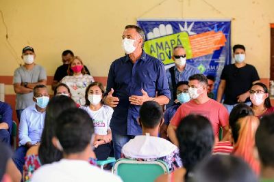 notícia: Governador Waldez conhece anseios da juventude de Calçoene e debate melhorias com bolsistas do Programa Amapá Jovem