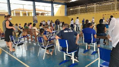 notícia: Servidores da Superintendência de Vigilância em Saúde recebem vacina contra a covid-19
