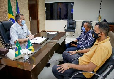 notícia: Governador planeja parcerias com prefeito de Calçoene