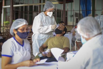notícia: Governo realiza ação de testagem contra covid-19 em idosos da Casa da Hospitalidade