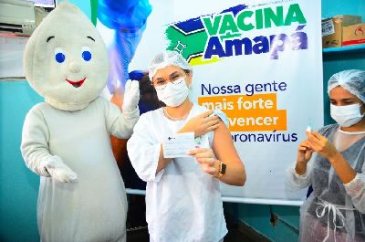 notícia: Após 28 dias, servidores do Hcal recebem segunda dose da vacina contra a covid-19