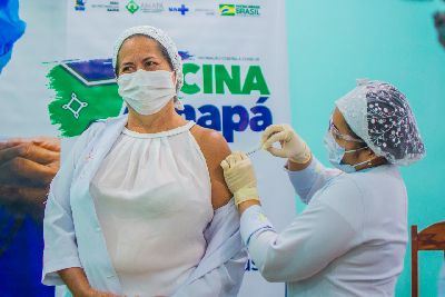 notícia: Governo do Amapá imuniza 642 profissionais do Hospital Estadual de Santana contra a Covid-19 