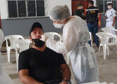 notícia: Tripulantes de barco estrangeiro apreendido por pesca ilegal são testados para a covid-19
