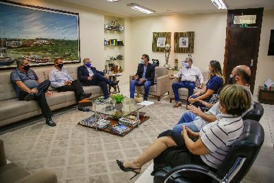 notícia: Waldez e empresários discutem investimentos para geração de empregos no Amapá
