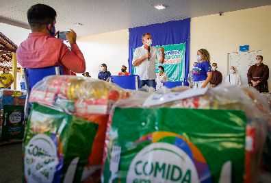 notícia: Comida em Casa: Governo distribui 2,9 mil cestas para igrejas, setor produtivo e instituições de caridade