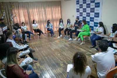 notícia: ‘Minha primeira menstruação foi na escola, sem ninguém para me ajudar’, diz jovem em roda de conversa sobre dignidade menstrual