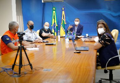 notícia: Covid-19: com redução de novos casos e avanço na vacinação, Governo flexibiliza horários de atividades 