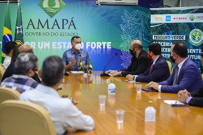 notícia: Parceria entre Governo do Amapá e Santander garante benefícios a empreendedores com selo Tesouro Verde