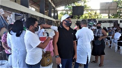notícia: Governo do Amapá e Prefeitura de Macapá promovem vacinação em vários pontos da cidade
