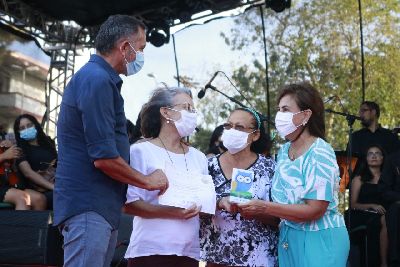 notícia: Sarau e homenagem aos aposentados da Educação marcam programação antecipada ao Dia do Servidor Público