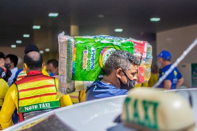 notícia: Programa Comida em Casa faz nova entrega de mil cestas para taxistas e mototaxistas de Macapá