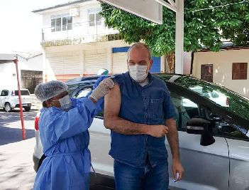 notícia: Vice-governador toma primeira dose de vacina contra a covid-19