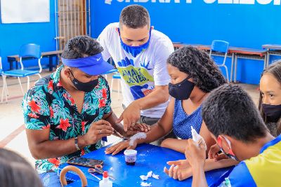 notícia: Amapá Jovem realiza oficina de maquiagem artística para incentivar renda extra entre bolsistas