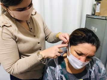 notícia: Governo do Estado entrega aparelhos auditivos e cadeiras de rodas para pacientes do Creap