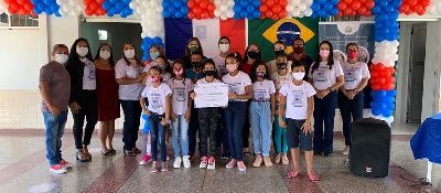 notícia: Escola Bilíngue Marly Maria conquista prêmio internacional com projeto voltado ao meio ambiente