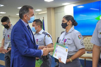 notícia: Governo homenageia militares e civis com entrega de medalhas de mérito Aníbal Barcelos 
