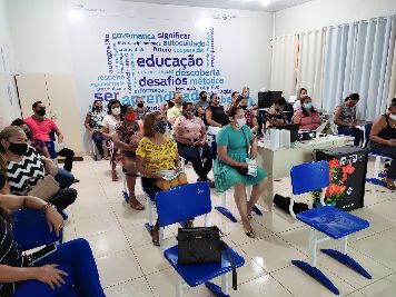 notícia: Governo promove oficina de manipulação de alimento escolar para o retorno presencial às aulas