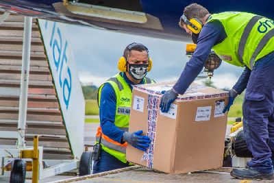 notícia: Amapá recebe 1.170 doses de vacinas da Pfizer para grávidas, puérperas e pessoas com deficiência