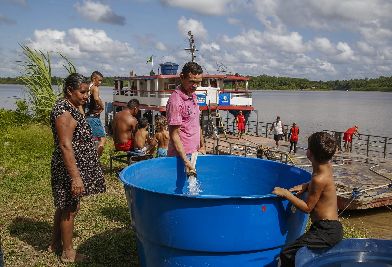 notícia: ‘Chegou em boa hora’, diz pescador sobre a água potável distribuída pelo Governo do Amapá no Bailique