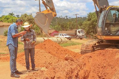 notícia: Em Laranjal do Jari, Governo inicia nova etapa de mobilidade urbana com drenagem da principal via da cidade