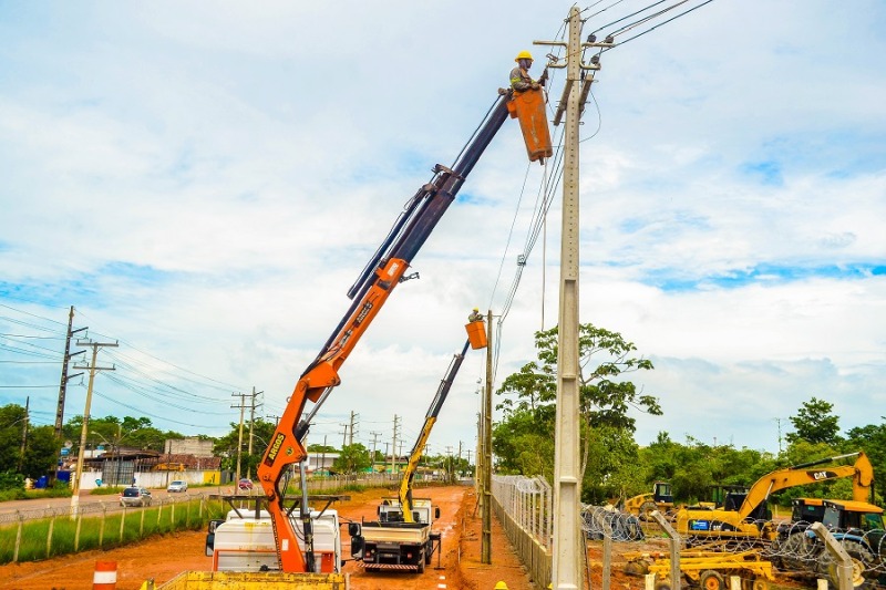 notícia: Governo reorganiza rede elétrica na Duca Serra para iniciar obra do Viaduto da Integração