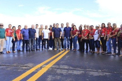 notícia: Plano Rodoviário Estadual: Waldez entrega obras de pavimentação asfáltica do ramal do Carmo do Macacoari e Ponte do Bulhões, em Itaubal