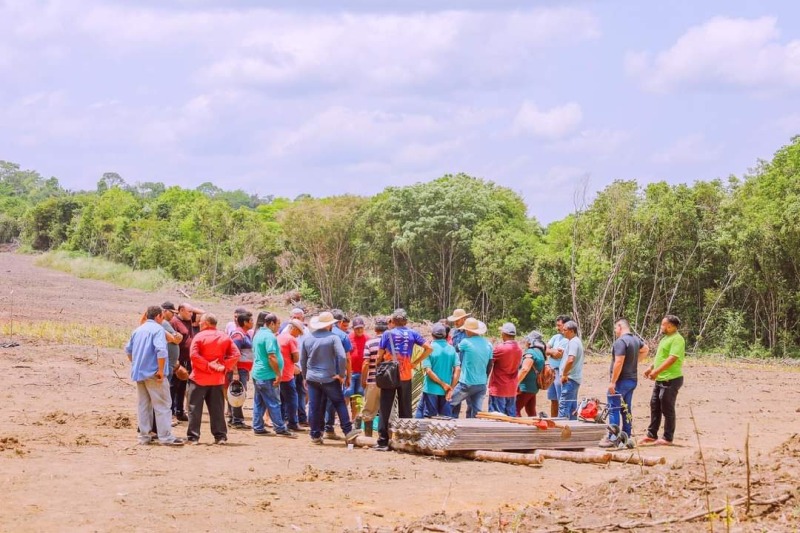 notícia: Amapá Cacau: em Dia de Campo, produtores recebem orientações sobre plantio de mudas