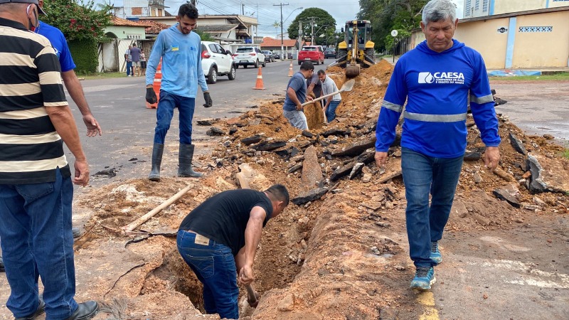 notícia: Caesa substitui redes de água obstruídas no Jesus de Nazaré