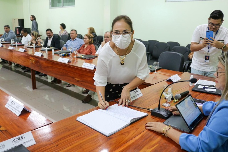 notícia: Secretária Goreth Sousa toma posse como membro do Conselho Estadual de Educação