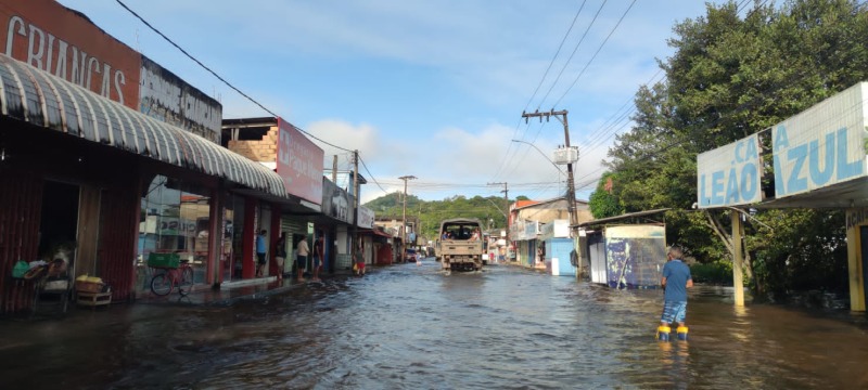 notícia: Linha de crédito: Governo do Amapá já atendeu 240 empreendedores atingidos pela cheia do Rio Jari