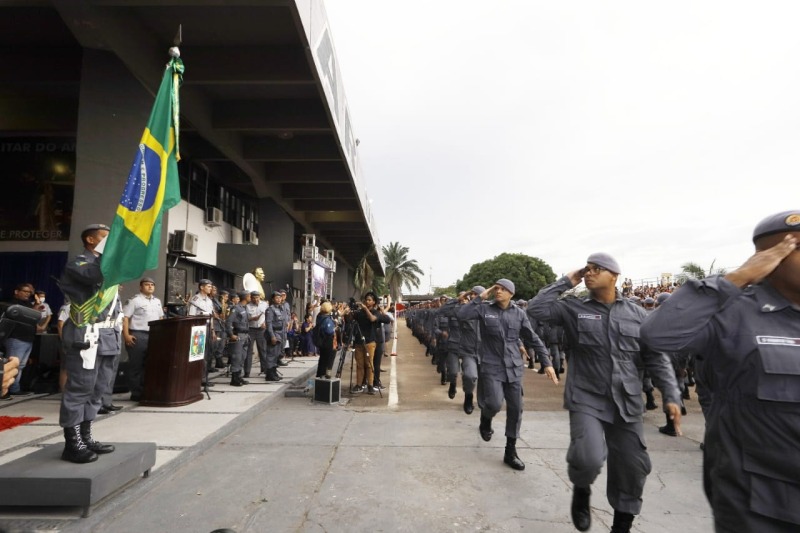 notícia: Durante formatura de novos policiais, Waldez anuncia contratação de bancas para concursos da PM e do Corpo de Bombeiros 