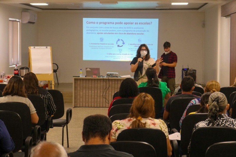 notícia: Busca Ativa: gestores escolares fazem treinamento para atuar na prevenção ao abandono escolar