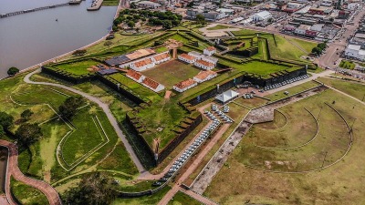 notícia:  Governo do Amapá e BNDES firmam parcerias para investimentos em resíduos sólidos e restauração da Fortaleza de São José