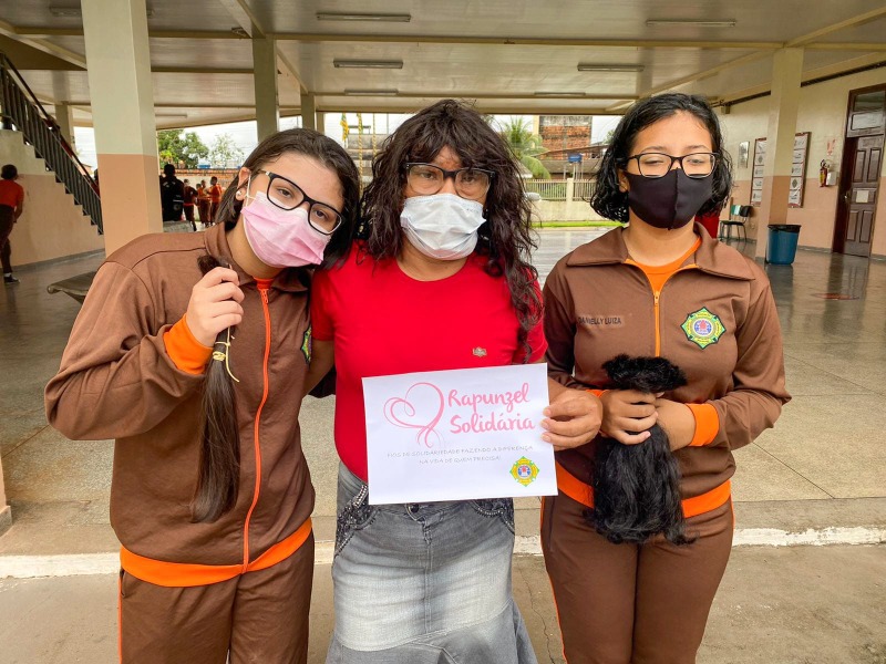 notícia: Estudantes participam do projeto “Rapunzel Solidária” para doação de cabelo