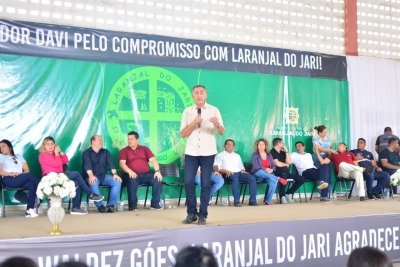 notícia: Governador Waldez firma convênios para educação e desenvolvimento urbano em Laranjal do Jari