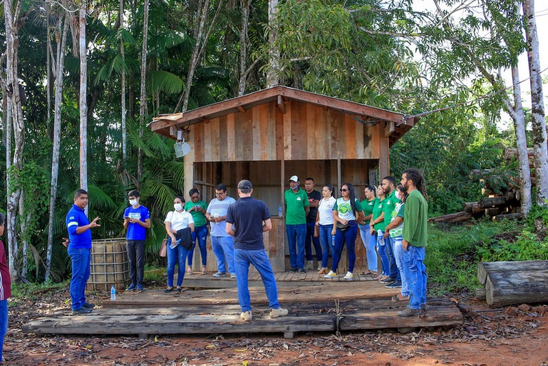 notícia: Em Tour de Negócios, Governo apresenta concessionária de manejo florestal sustentável à comunidade