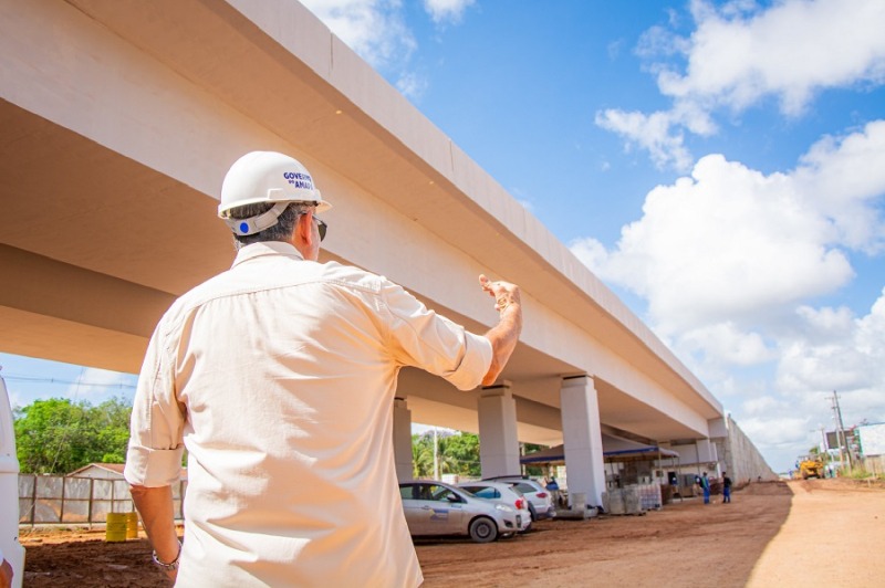 notícia: Viaduto da Integração: Waldez vistoria maior obra de mobilidade urbana do Amapá e assegura entrega de até o final do ano