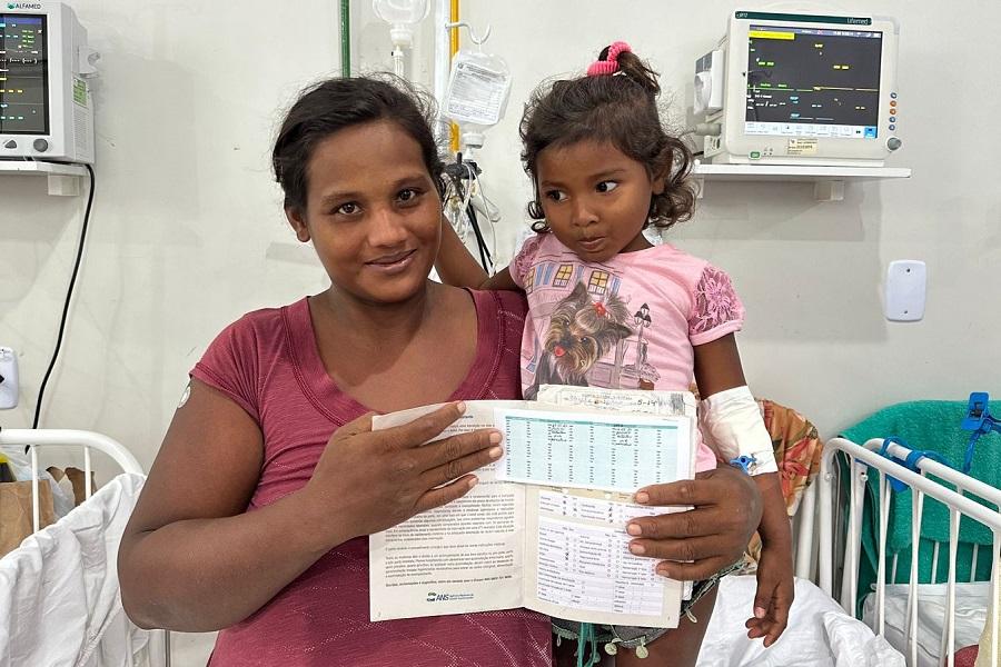 notícia: ‘Sinto mais segurança para mim e o meu bebê com a vacina’, diz mãe atendida no Hospital da Criança e do Adolescente